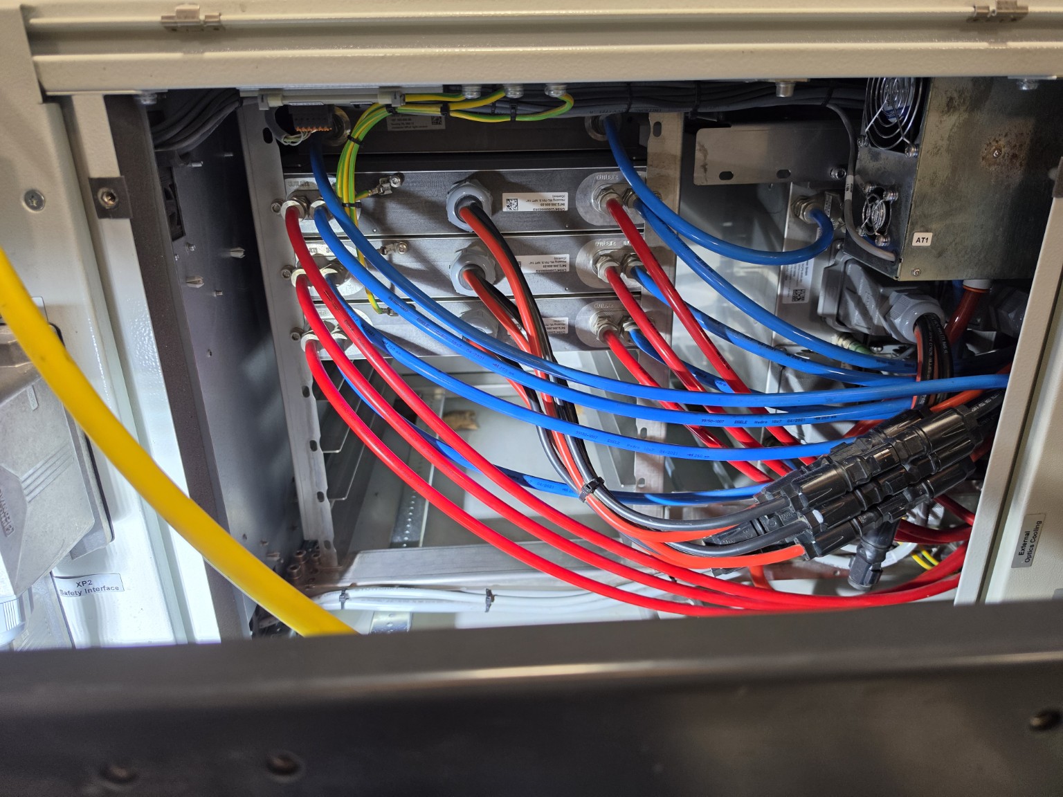 Cleaned fiber oscillator electrical cabinet