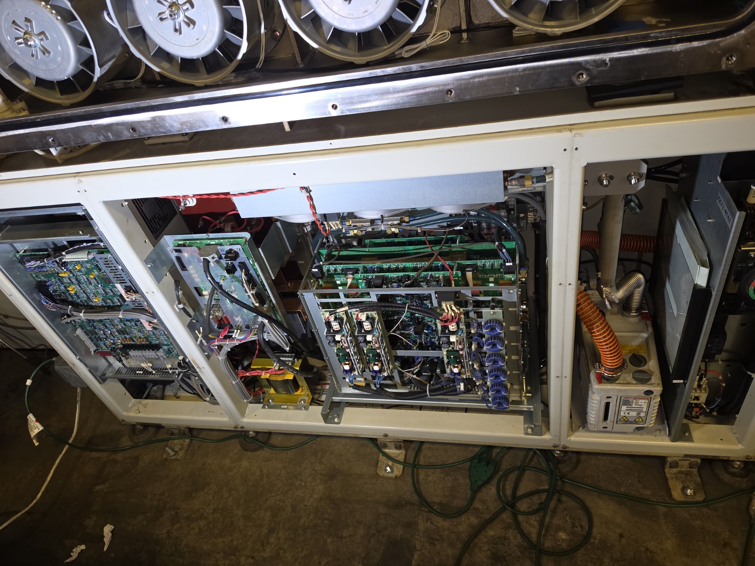 Laser resonator power supply cabinet inspection